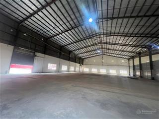 Nhà xưởng cho thuê 8.400m2 có thể đỗ xe ở 4 mặt, có pccc cơ bản