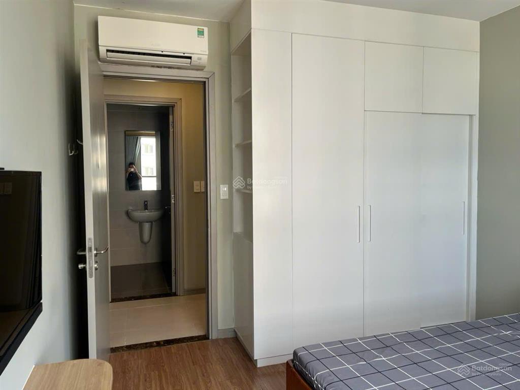 Cho thuê cc 1pn, 1wc, 56m2 tại the gold view, đẹp xuất sắc chỉ với 15 triệu, q4, hcm