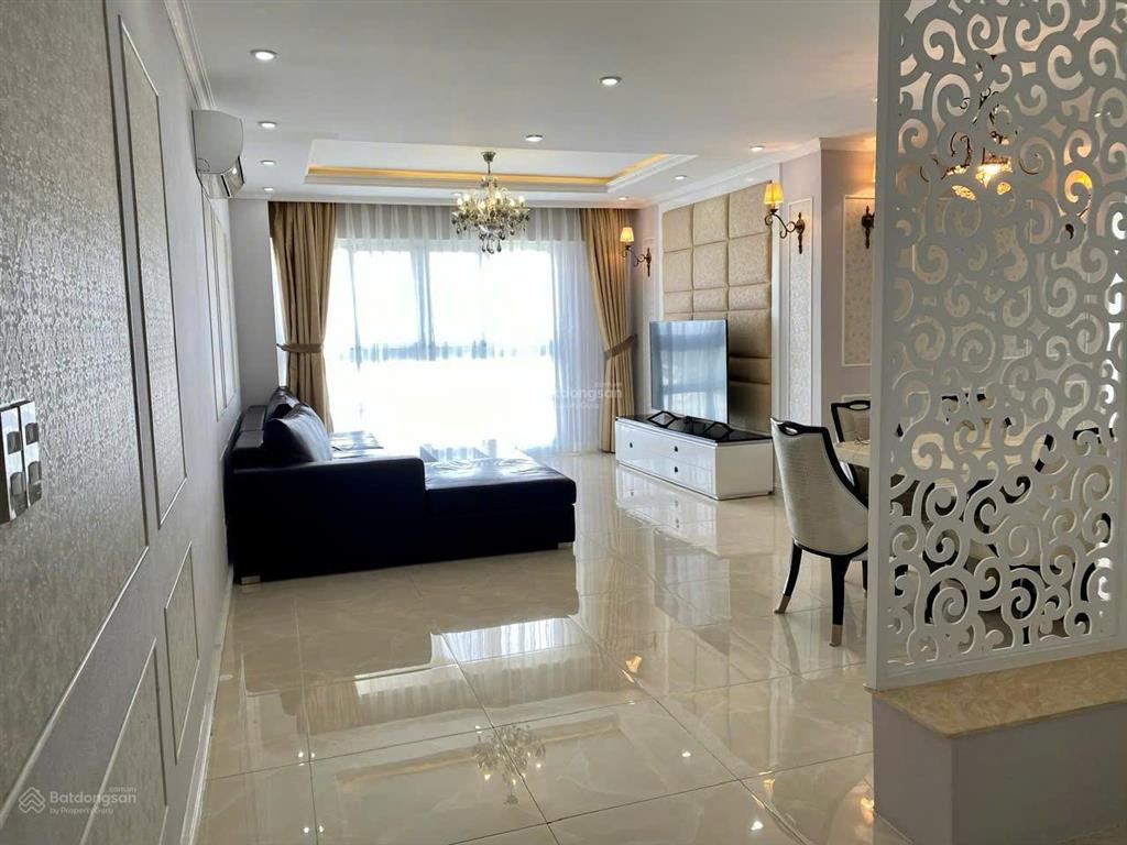 Bán cc (3pn, 2wc, 135m2) tại happy valleypmh, q7hcm. có ô xe kèm. giá chỉ 12,5 tỷ.  0981 934 ***