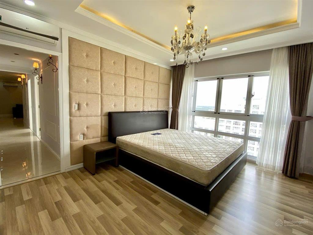 Bán cc (3pn, 2wc, 135m2) tại happy valleypmh, q7hcm. có ô xe kèm. giá chỉ 12,5 tỷ.  0981 934 ***