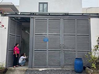 Bán căn nhà 3 tầng, sát đh ngân hàng hẻm xe hơi vào tận cửa nhà thu nhập 30tr/tháng