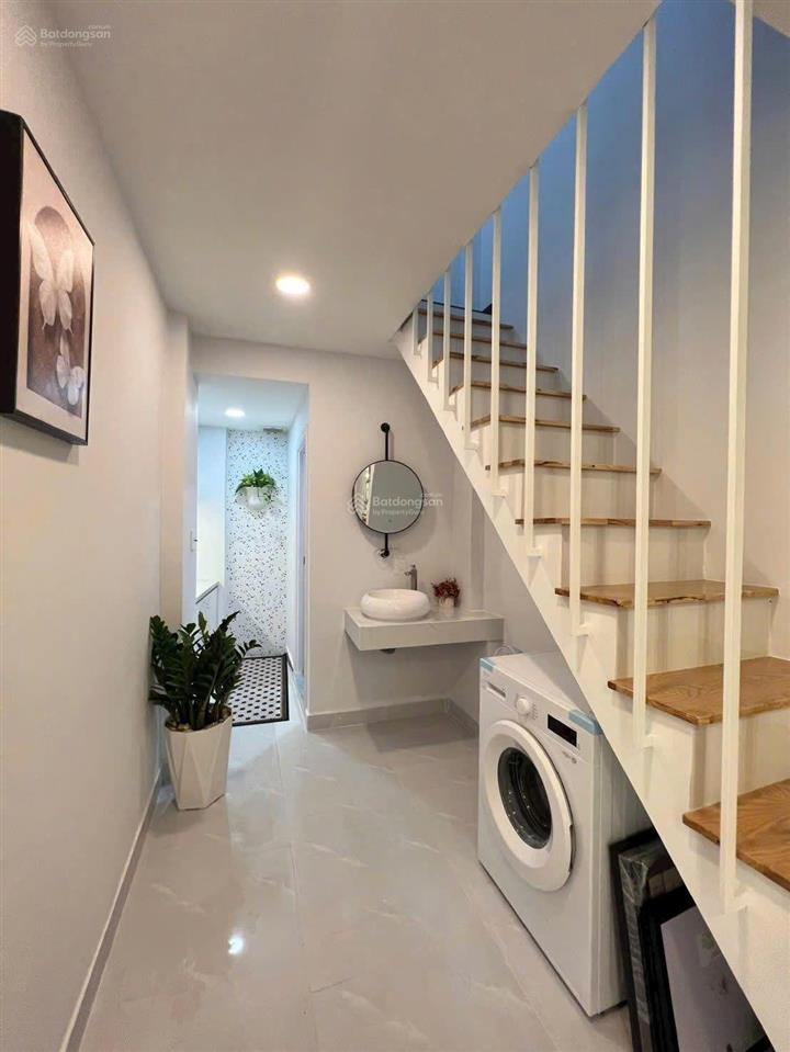 Bán nhanh nhà phố 2 tầng mới xây. ngày ngã tư phú nhuận, gía chỉ 4,35 tỷ