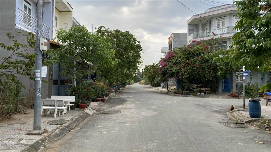 Thanh lý lô đất 100m2 5x20m, ngay bx miền đông mới tp thủ đức, giá 4,2 tỷ bao thuế phí, có sổ sẵn