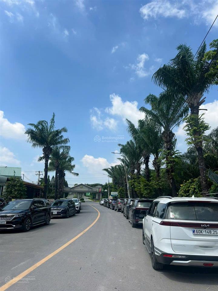 Nền biệt thự khu hưng vượng view sân golf dt 800m2 giá chỉ 15 triệu/m2 bao hết thuế phí