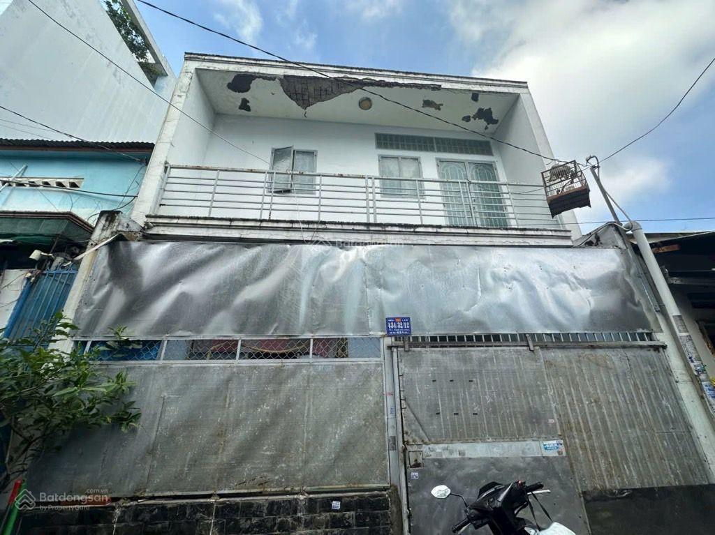 Bán nhà = 3kiot 9.2 x 5m, 1 lầu, p. 16 q. gv đường nhựa 8m ở & kd