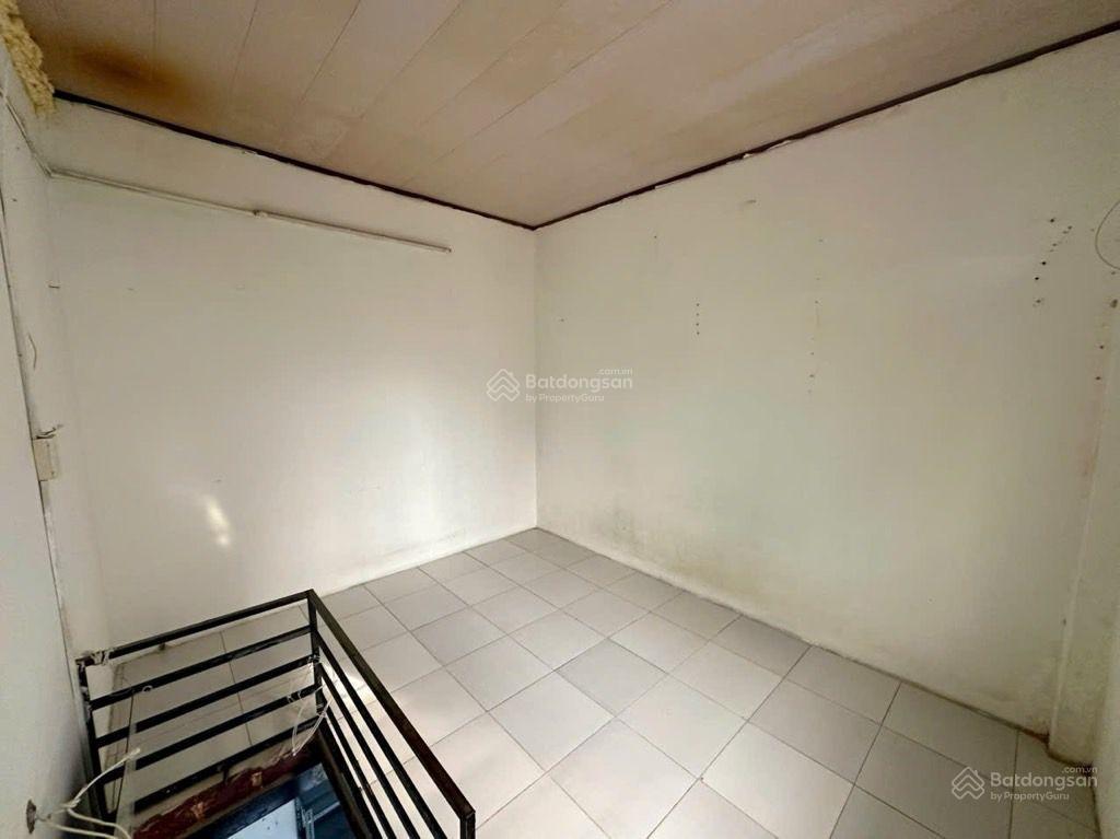 Bán nhà = 3kiot 9.2 x 5m, 1 lầu, p. 16 q. gv đường nhựa 8m ở & kd