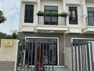 Bán nhà phố 5x14, 1 trệt 1 lầu. khu lan anh avenue. tân uyên, bd.  0902 663 *** vi