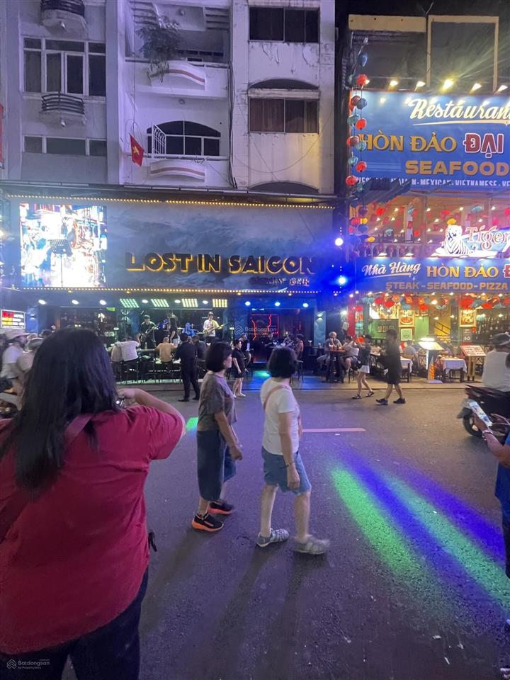 Bán khách sạn 2729 bùi viện, 7,8m x 19m, hầm 8 tầng, 38 phòng, hợp đồng thuê khoán 300 triệu/tháng