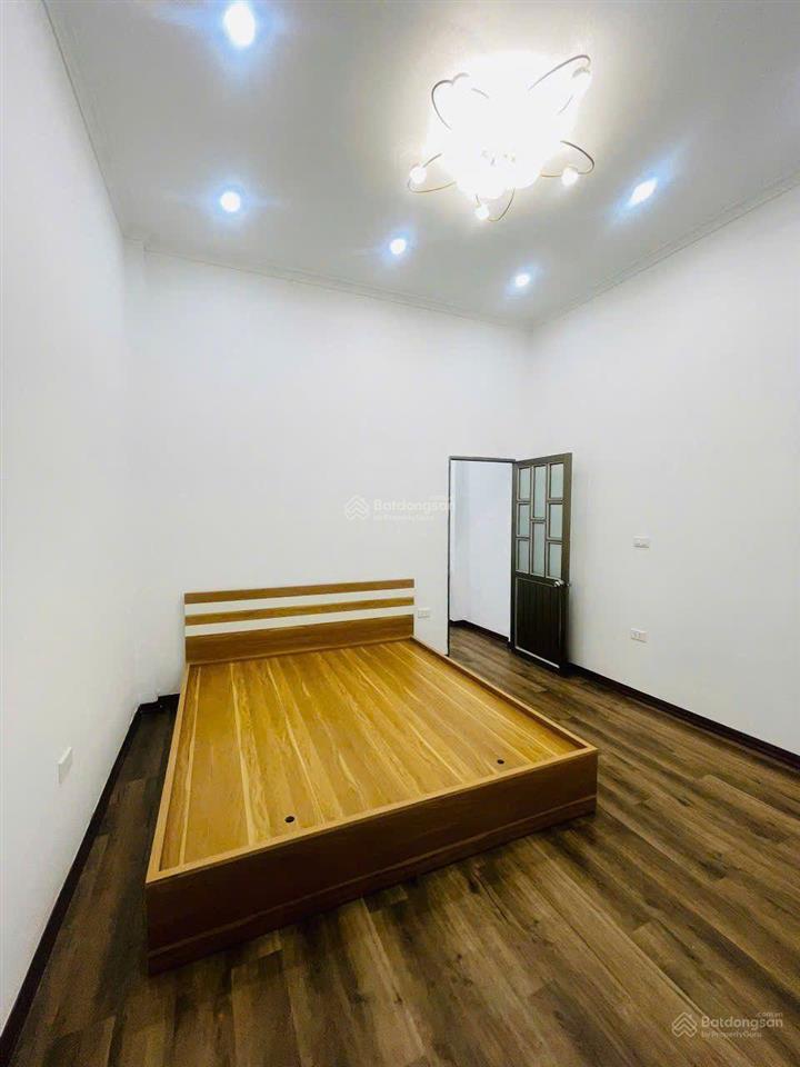 Bán nhà tổ 11 yên nghĩa, hà đông ,cạnh chợ, 40m2, hơn 5 tỷ, cách ô tô tránh 30m, ngõ thông tứ phía.