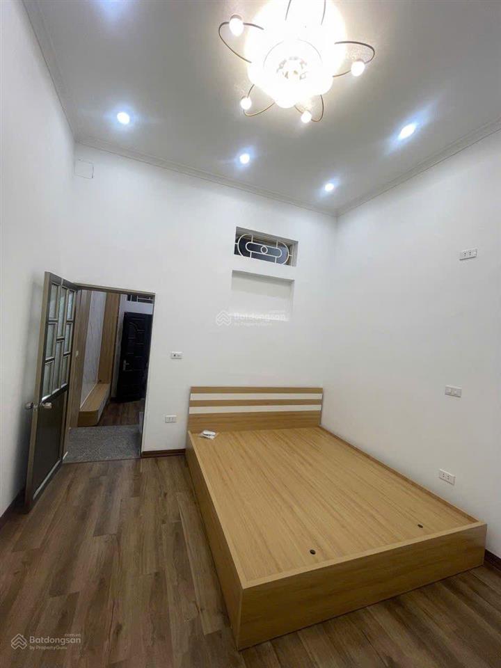 Bán nhà tổ 11 yên nghĩa, hà đông ,cạnh chợ, 40m2, hơn 5 tỷ, cách ô tô tránh 30m, ngõ thông tứ phía.