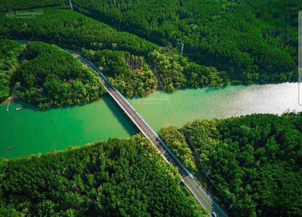 Shophouse 2 mặt tiền trước biển, sau hồ, dòng tiền cam kết 6%/năm!