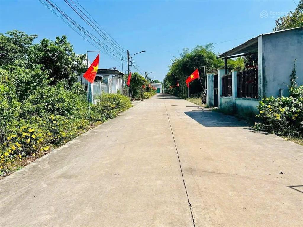 Bán lô đất thổ cư ngay trung tâm hành chính xã, 168,2m2 giá 380 triệu, 0782 903 ***