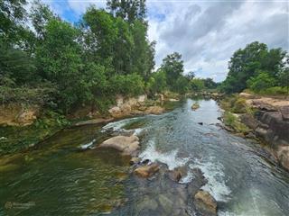 Đất hcm 1150m2 bao sổ giá 650tr giáp suối đẹp mặt tiền đường 9m có rào sẵn sát kcn 1000 hecta