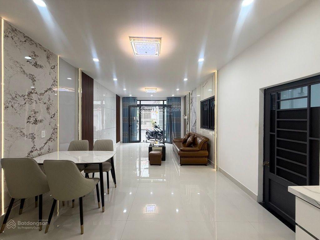 Bán nhà phố mt hẻm 8m  giáp quận 1  40m2  full nội thất  8. x tỷ tl