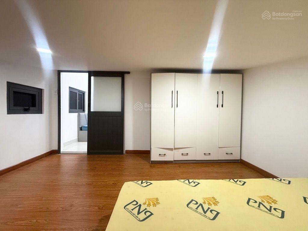 Bán nhà phố mt hẻm 8m  giáp quận 1  40m2  full nội thất  8. x tỷ tl