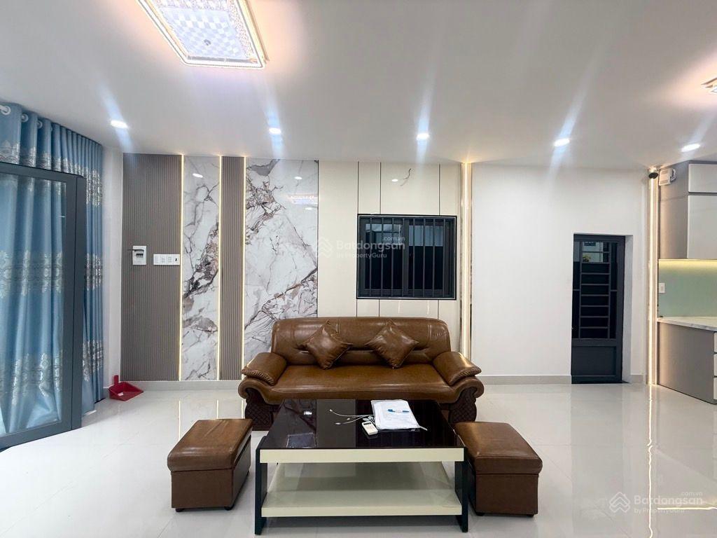 Bán nhà phố mt hẻm 8m  giáp quận 1  40m2  full nội thất  8. x tỷ tl