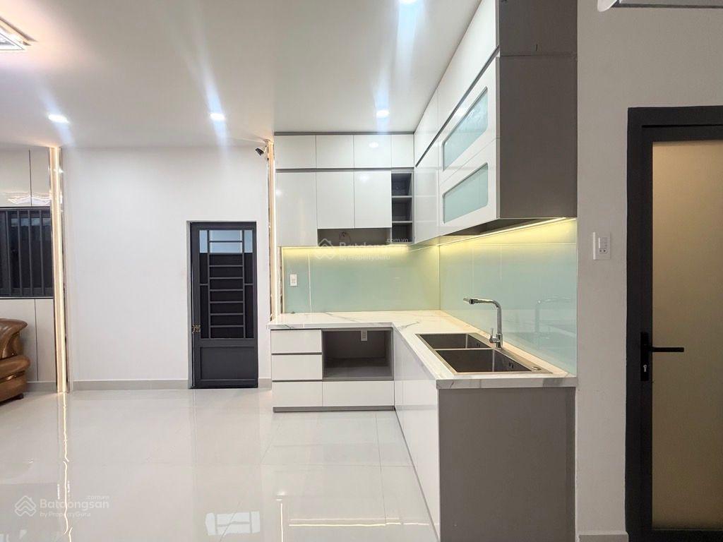 Bán nhà phố mt hẻm 8m  giáp quận 1  40m2  full nội thất  8. x tỷ tl