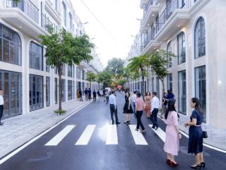 Bán nhà 4 lầu mặt tiền phố thương mại, bình chánh, sổ hồng, giá chỉ có 8,1 tỷ