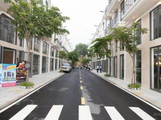 Bán nhà phố thương mại, 1 trệt 1 lửng 2 lầu, sổ hồng, ngay chợ thới hòa, bình chánh