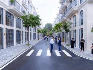 Bán nhà 4 tầng có lửng có sân thượng, gần sân bay, sổ hồng chính chủ, giá cực sốc