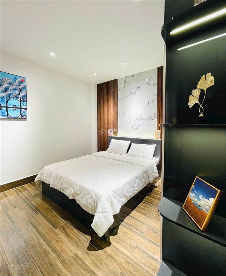 Bán nhanh căn nhà đẹp 50.4m2 ngay phổ quang, phú nhuận. giá 3 tỷ 410. shr, cực kì đắc địa