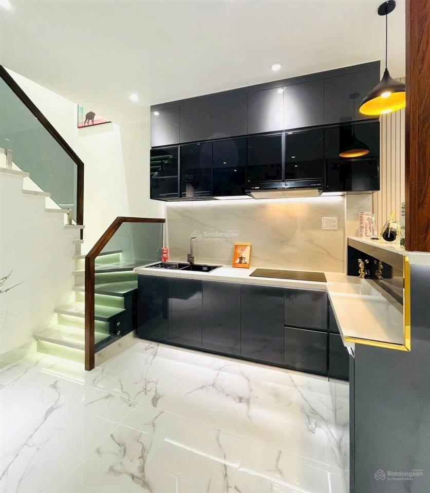 Bán nhanh căn nhà đẹp 50.4m2 ngay phổ quang, phú nhuận. giá 3 tỷ 410. shr, cực kì đắc địa