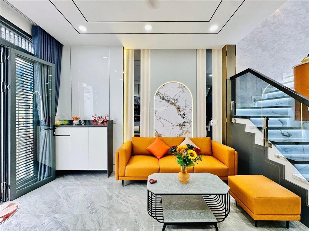 Bán nhà 2 tầng, 51m2 gần chợ cây quéo  hoàng hoa thám, bình thạnh. giá 3 tỷ 620, hẻm xe hơi 5m