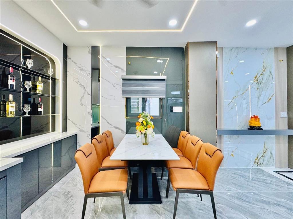 Bán nhà 2 tầng, 51m2 gần chợ cây quéo  hoàng hoa thám, bình thạnh. giá 3 tỷ 620, hẻm xe hơi 5m