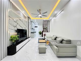 Bán nhanh nhà phúc diễn 6 tỷ 9 ô tô tải đỗ cửa, view 2 thoáng đã sẵn đồ, nhà cực gần ql32