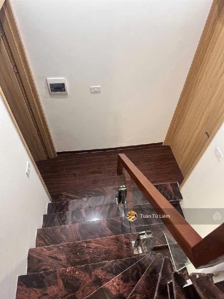 Văn tiến dũng chỉ 8tỷ có nhà dân xây kiên cố43m 5 ngủ rộng rãi30m ra ô tô tránh,gần cấp3 minhkhai