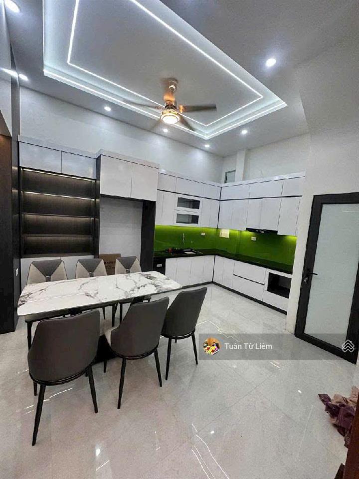 Văn tiến dũng chỉ 8tỷ có nhà dân xây kiên cố43m 5 ngủ rộng rãi30m ra ô tô tránh,gần cấp3 minhkhai