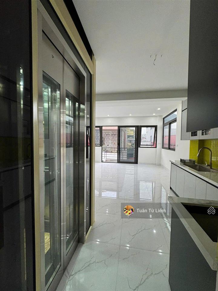 Phú diễn ô tô đỗ cửa 8 tỷ 38m2 x 6 tầng thang máy  2 thoángtrước nhà 3m,gần trường cấp 1,2,3