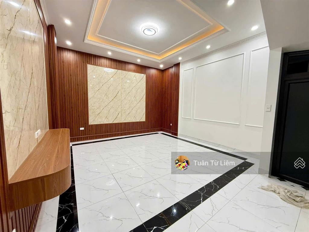 Phú diễn ô tô đỗ cửa 8 tỷ 38m2 x 6 tầng thang máy  2 thoángtrước nhà 3m,gần trường cấp 1,2,3