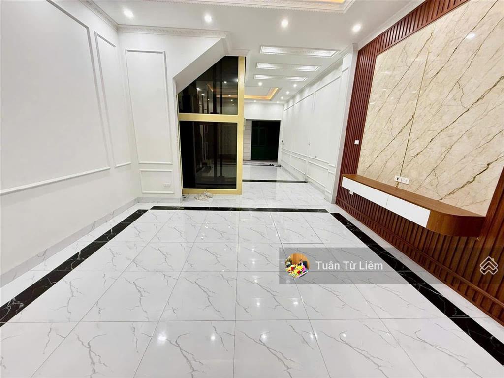 Phú diễn ô tô đỗ cửa 8 tỷ 38m2 x 6 tầng thang máy  2 thoángtrước nhà 3m,gần trường cấp 1,2,3