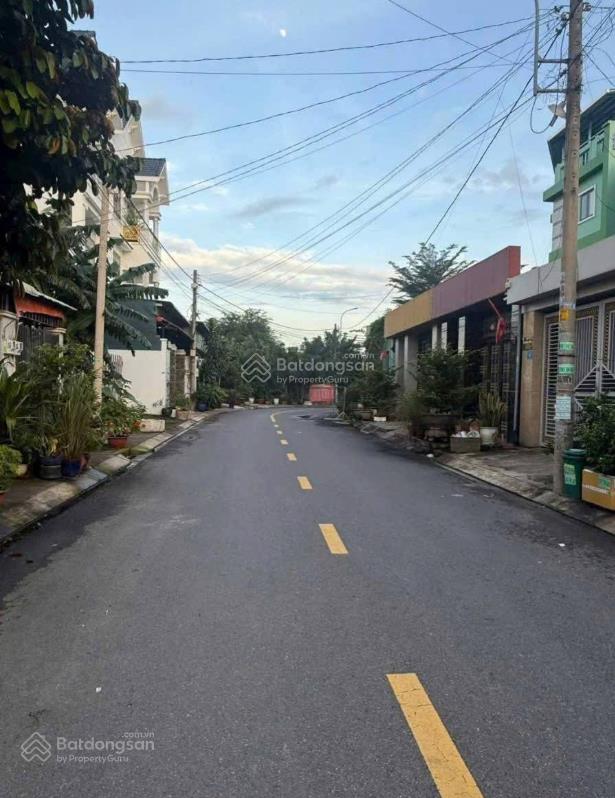 Bán nhà mặt tiền hóc môn  giá 5 tỷ 500 tl  5m x 22m  đường xuân thới sơn 31