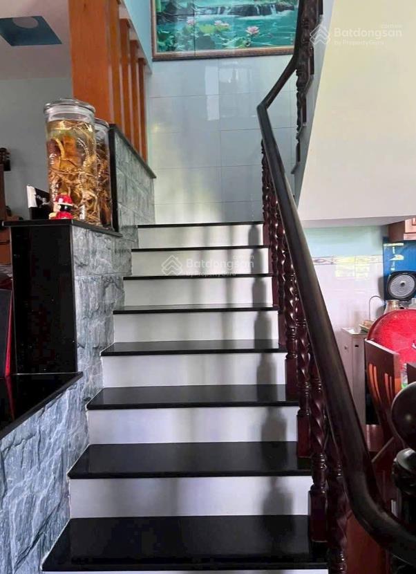 Bán nhà mặt tiền hóc môn  giá 5 tỷ 500 tl  5m x 22m  đường xuân thới sơn 31