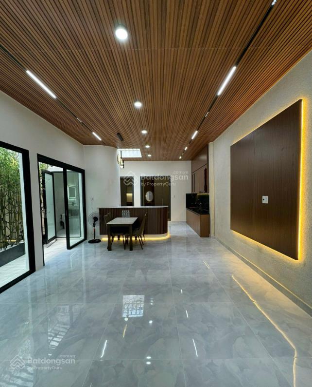 Bán nhà mặt tiền thương mại trung chánh hóc môn, 107m² nở hậu, nhà đẹp có nội thất, giá 6.2 tỷ