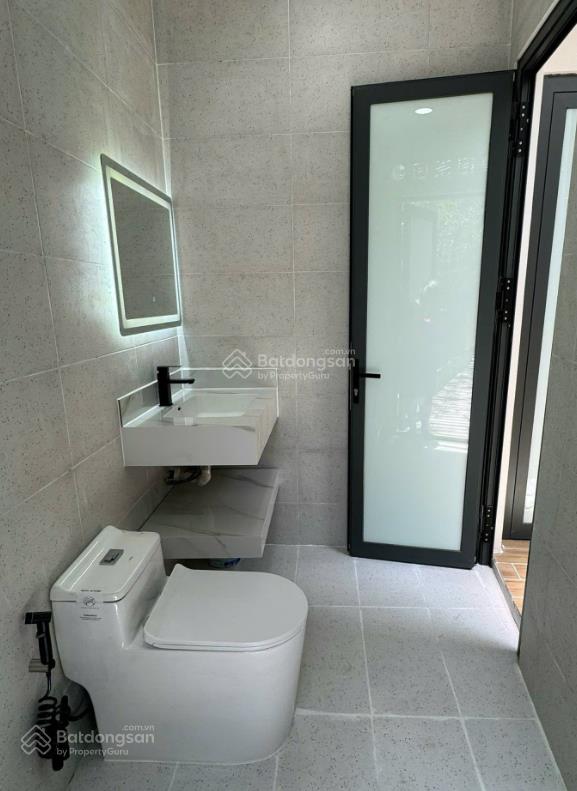 Bán nhà mặt tiền thương mại trung chánh hóc môn, 107m² nở hậu, nhà đẹp có nội thất, giá 6.2 tỷ