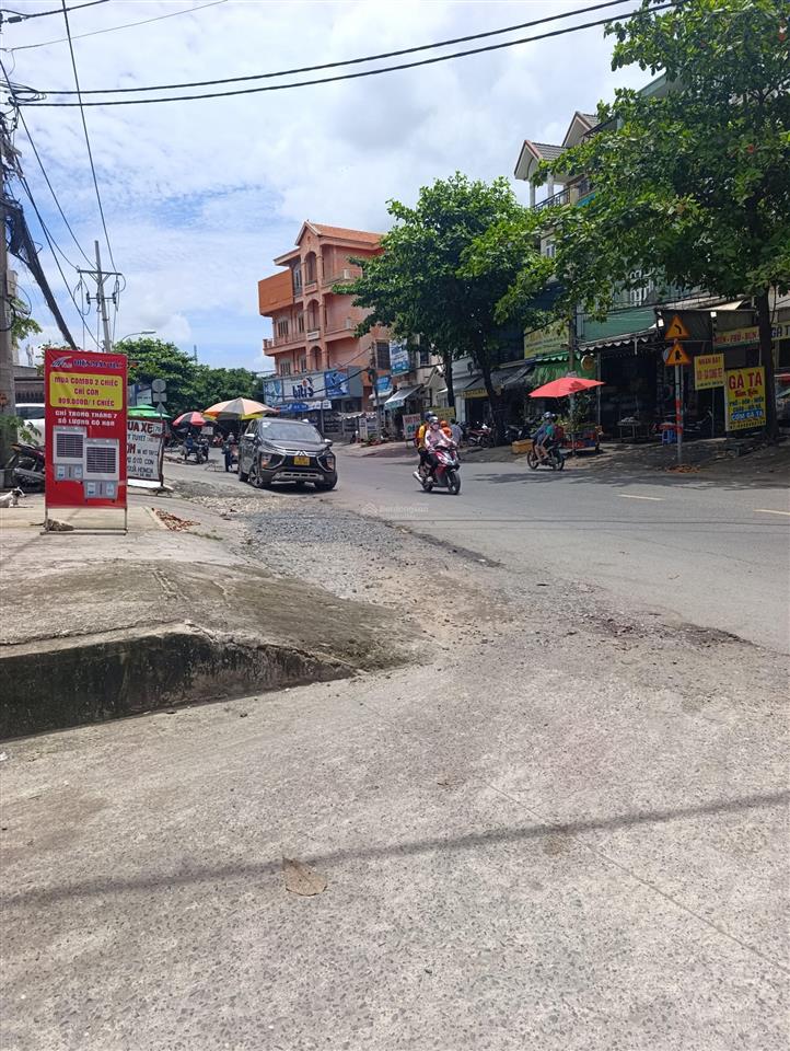 Bán nhà cấp 4 có sân vườn, ô tô vào nhà, gần vincom lê văn việt, ngã tư thủ đức, nở hậu tài lộc