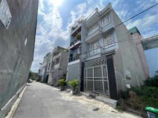 Nhà đẹp 3 tầng gần chợ đầu mối thủ đức  ngay trạm y tế phường bình chiểu3pn3wcđường 6m 5,25 tỷ