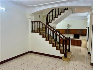 Bán nhà dân xây phố giảng võ, 30m ra ô tô, 4 tầng x 64m2, mặt tiền 5m, hình thửa vuông vức