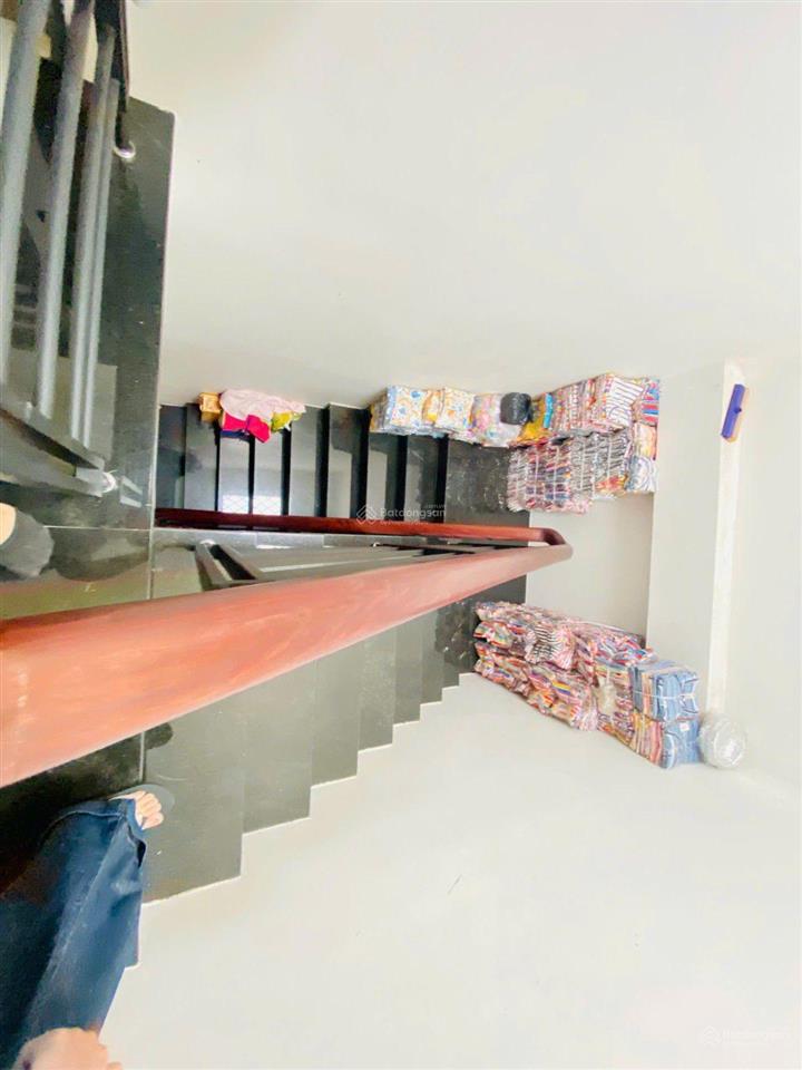 Hxh vào nhà 4 tầng phú thọ hoà cạnh chợ vải  4m x 17m  5pn mà chỉ nhỉnh 8 tỉ x