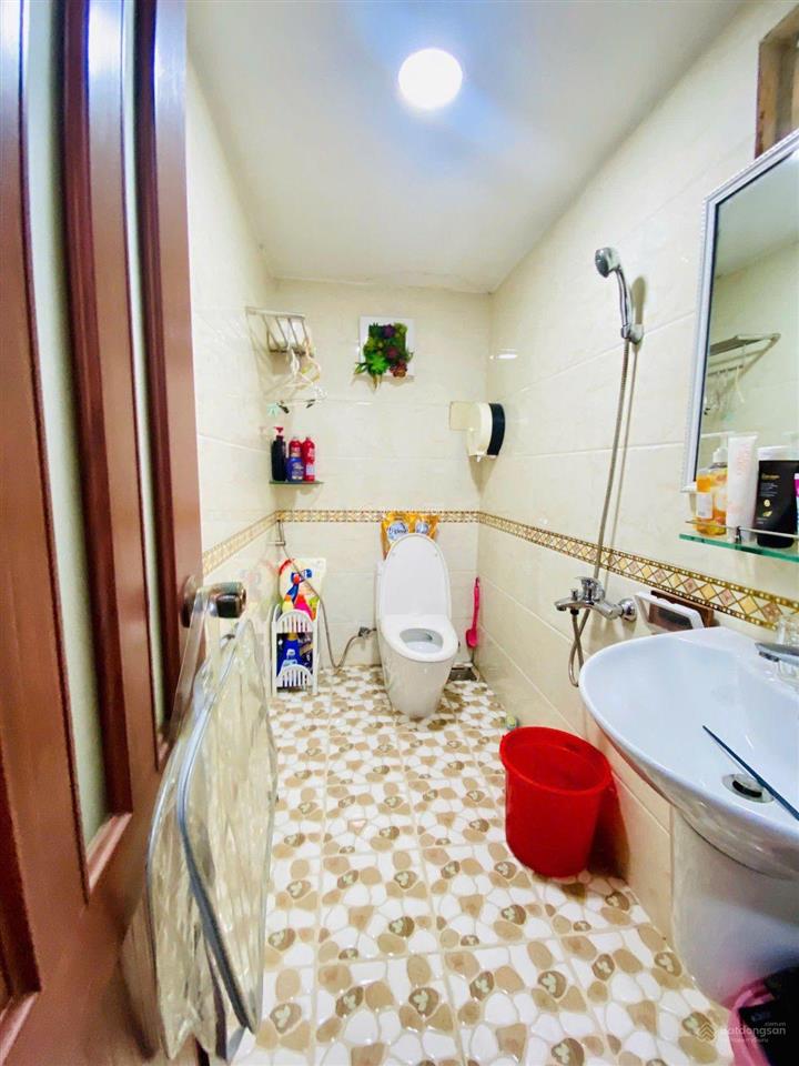 Hxh vào nhà 4 tầng phú thọ hoà cạnh chợ vải  4m x 17m  5pn mà chỉ nhỉnh 8 tỉ x