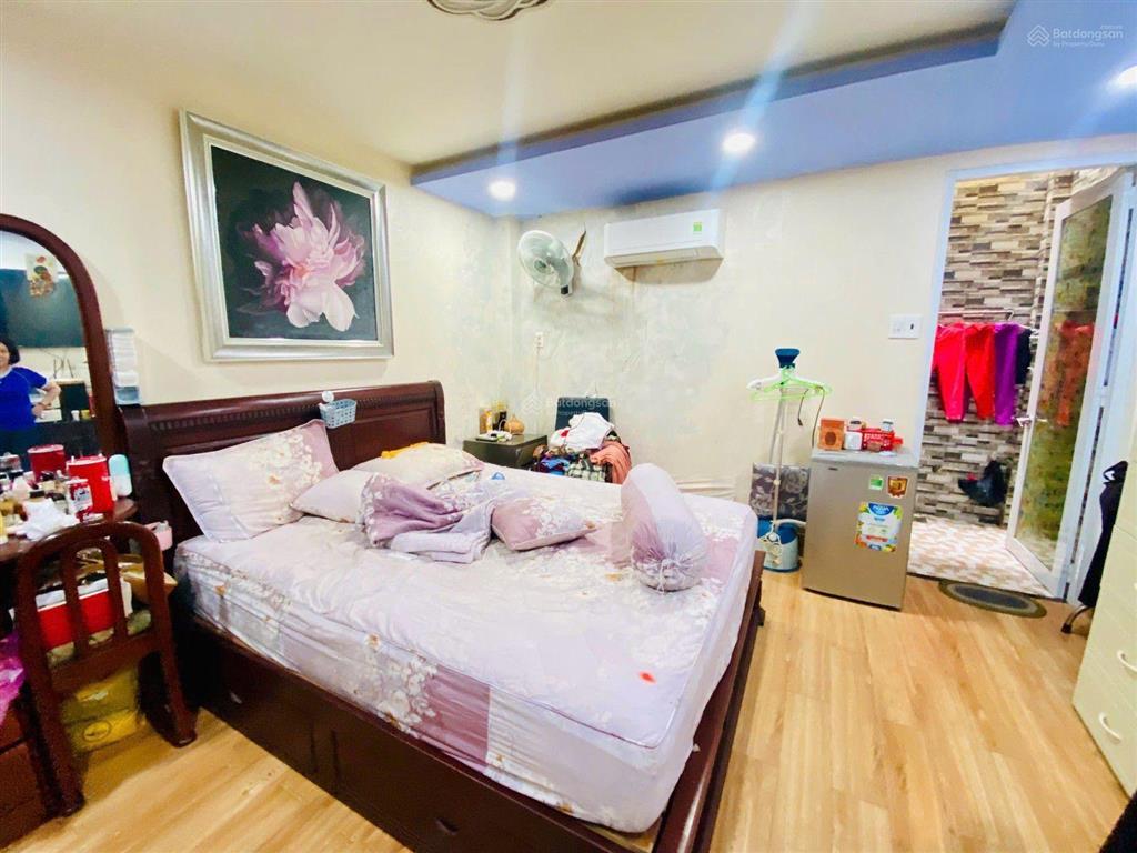 Hxh vào nhà 4 tầng phú thọ hoà cạnh chợ vải  4m x 17m  5pn mà chỉ nhỉnh 8 tỉ x