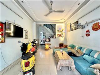 Gấp giảm 900tr nhà hxh 8m sát phạm văn đồng 4m x 14m 3 tầng kinh doanh chỉ 9.9 tỷ