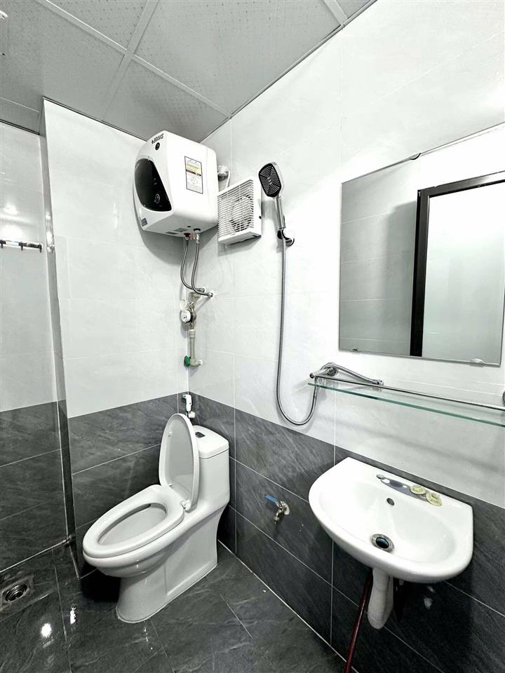 Cửa sổ thoáng cầu giấy 32 m2 ngõ nông thoáng