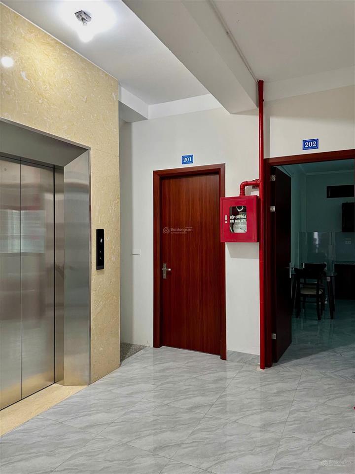 Cửa sổ thoáng cầu giấy 32 m2 ngõ nông thoáng