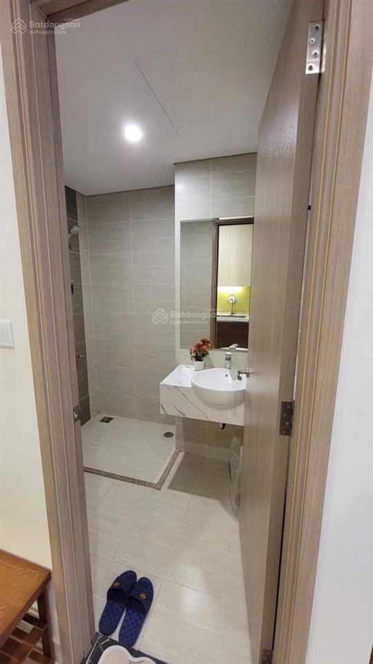 Bán căn studio full đồ nội thất toà s203 tầng trung giá 2,855 tỷ bao phí.