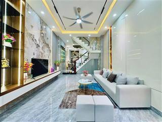 Đã giảm 300 triệu! nhà đẹp 60m2 ngay trần quang diệu, q3 giá 3tỷ840. gần ngã tư lê văn sỹ, hẻm 6m
