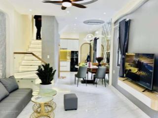 Vip! căn góc 2 mặt tiền hẻm ô tô  nhà 49m2 ngay hoà hưng, q10 giá 2tỷ550. có phòng ngủ trệt. shr